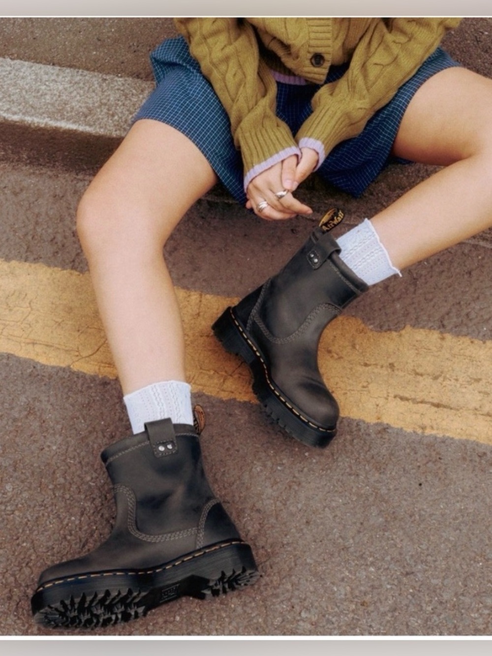 NWT Dr. Martens Anistone Lo Pull-on Boots, US 6